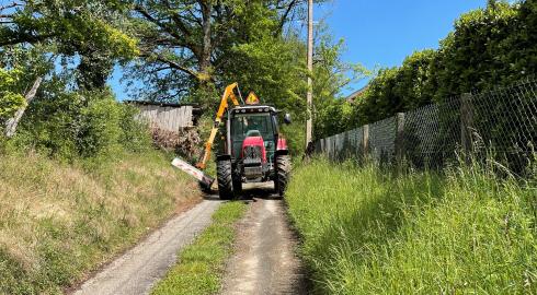 Fauchage des bords de routes avec tracteur épareuse 