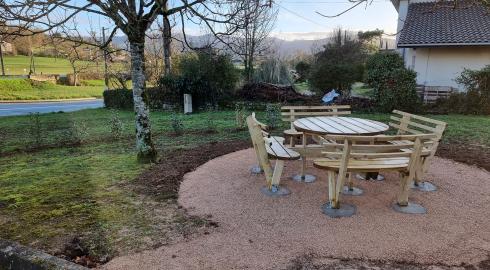 Création et installation d'une aire de pique-nique